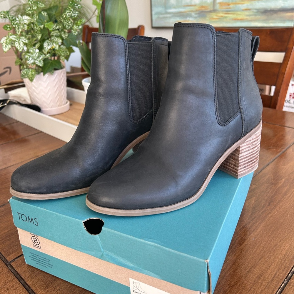 Toms Black Leather Chelsea Boots